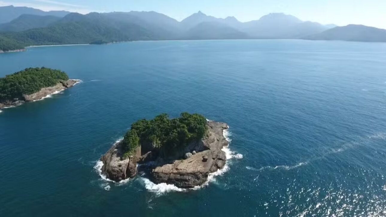 Isla de Selinha, en Ubatuba (SP), busca reconocimiento del Guinness como la playa más pequeña del mundo y destaca su preservación ambiental. Foto: Bruno Amir