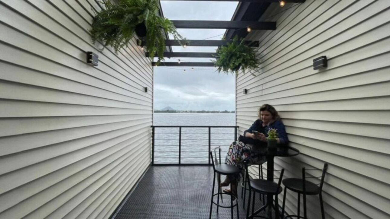 Casas flotantes en Cubatão inauguraron proyecto pionero de vivienda social sostenible en acero naval, llevando dignidad a los pescadores.