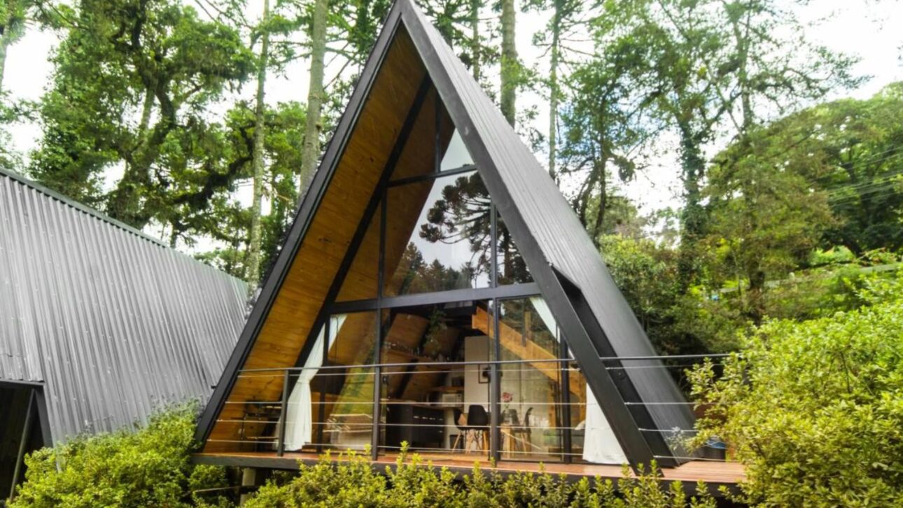 Cabañas alpinas en Campos do Jordão contrastan con el bosque de araucarias en la ciudad más alta de Brasil.” (Imagen: divulgación Prefeitura Municipal de Campos do Jordão / acervo público)