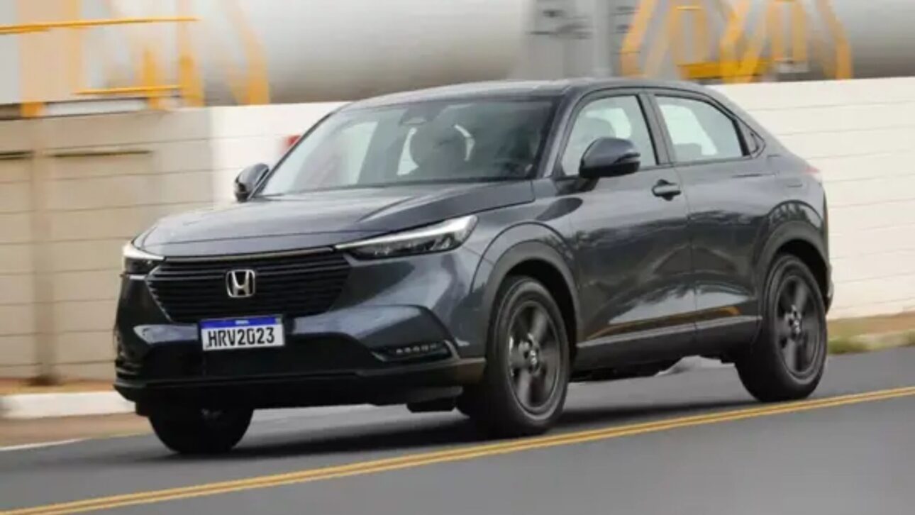 Honda HR-V: Con motor 1.5 turbo y paquete Honda Sensing, el HR-V ofrece seguridad activa y desempeño equilibrado para quienes conducen con frecuencia en la carretera.