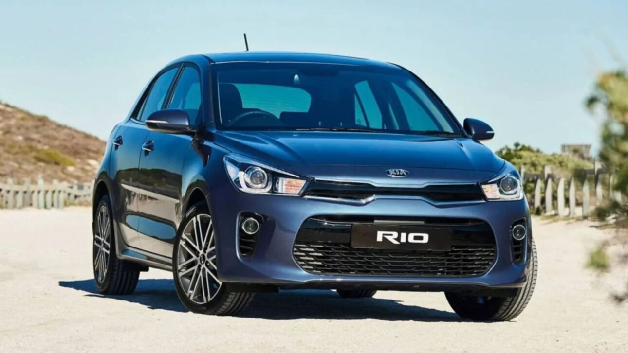 Kia Rio EX 1.6 2021 tiene motor de 130 cv, cambio automático y elementos de confort por menos de R$ 80 mil en la Tabla Fipe.