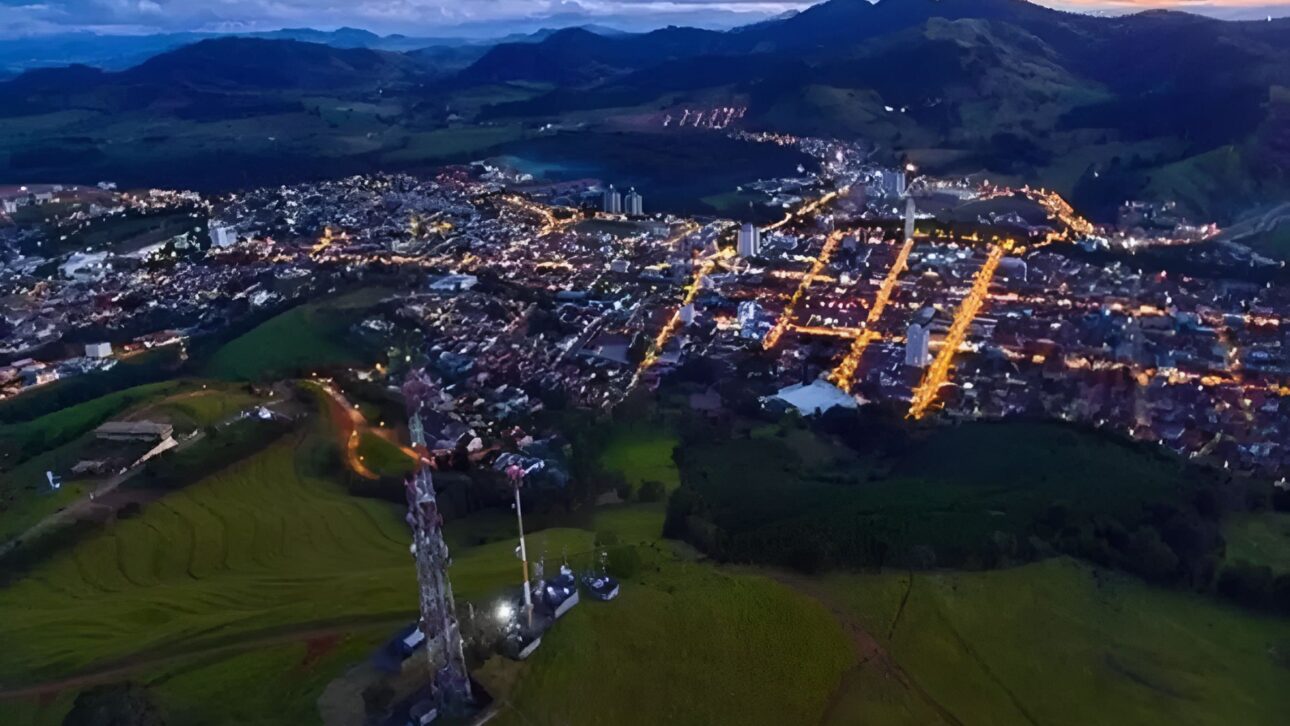 Municipio mineiro con 42 mil habitantes domina mais de 70% do mercado nacional de eletrônicos de segurança e se consolida como polo de automação e IoT.