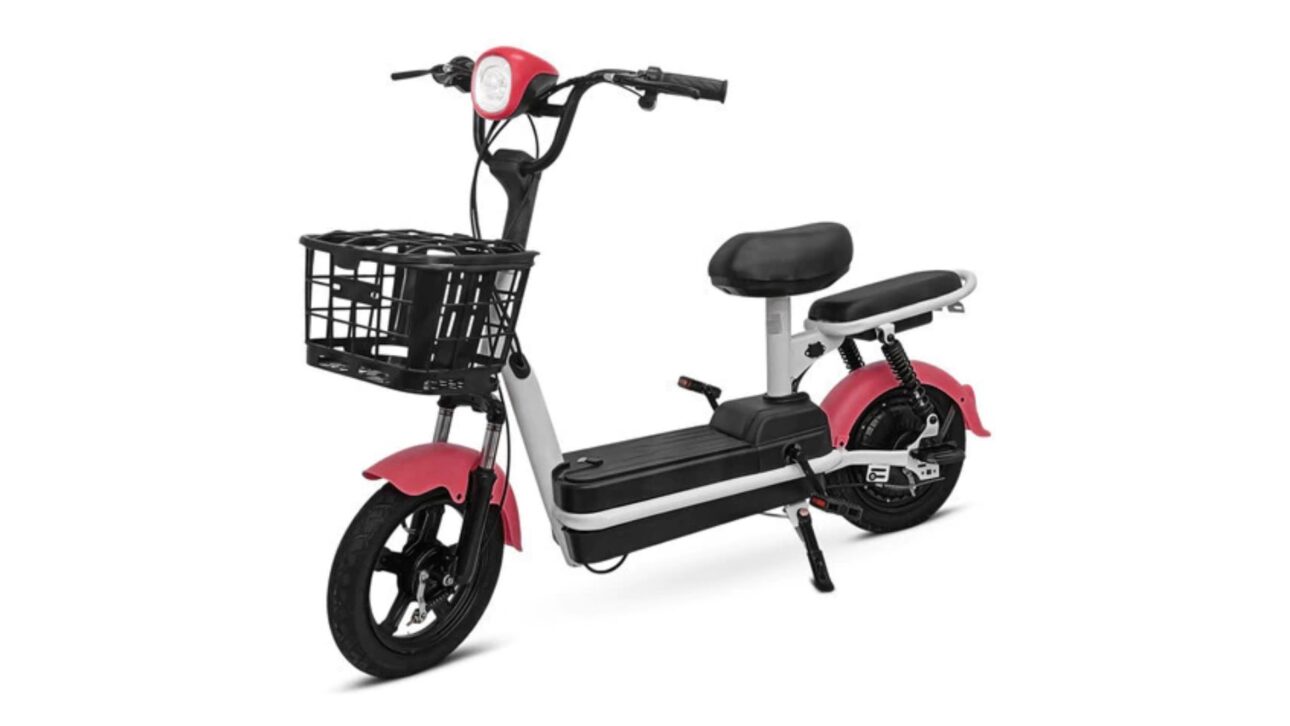 Scooter eléctrica Bikelete 350W rueda hasta 25 km, carga en toma común, no exige CNH y cuesta menos de R$ 4 mil.