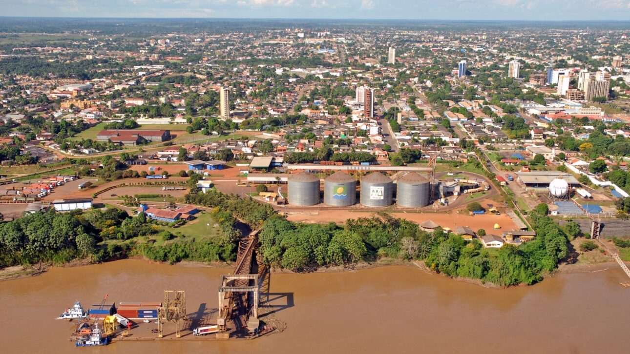 Porto Velho, capital de Rondônia, es mayor que Bélgica e Israel, tiene baja densidad poblacional y limita con Bolivia.
