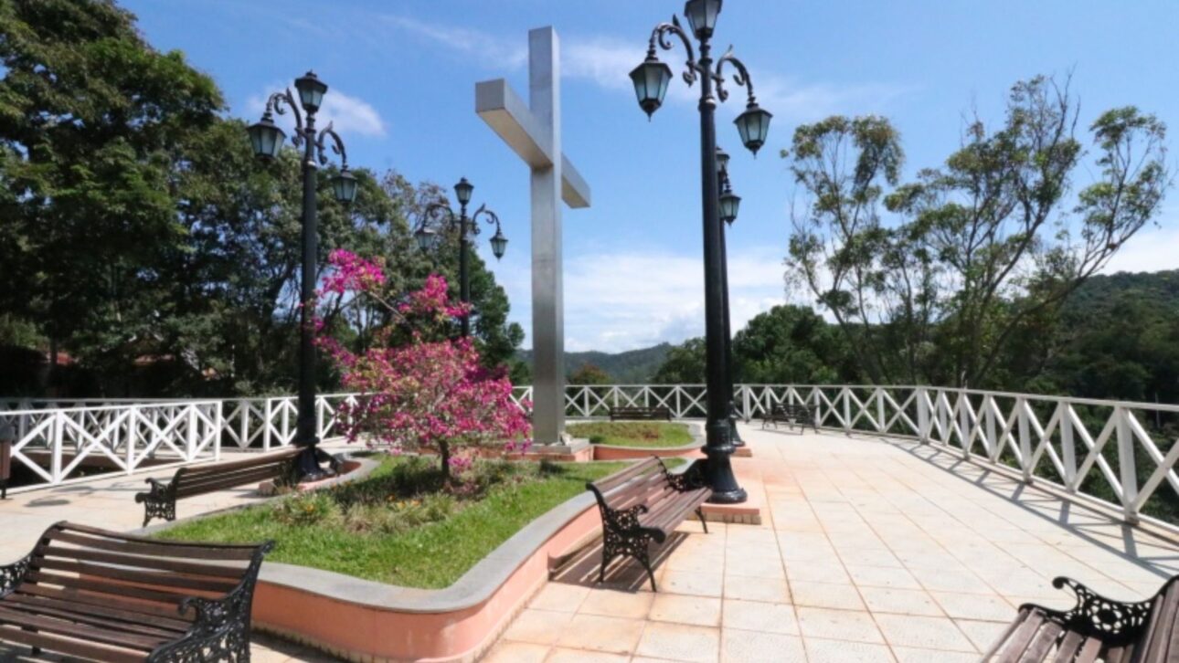 Descubra Santo Antônio do Pinhal, refugio serrano en la Mantiqueira con miradores, clima frío y naturaleza exuberante cerca de São Paulo.