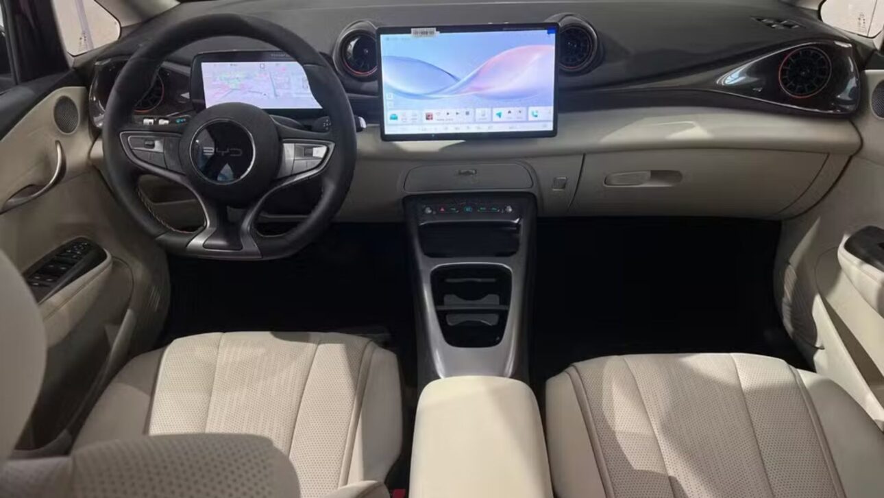 Nuevo BYD Dolphin 2026 llega a Brasil con hasta 520 km de autonomía, interior redesenhado y produção nacional em Camaçari.