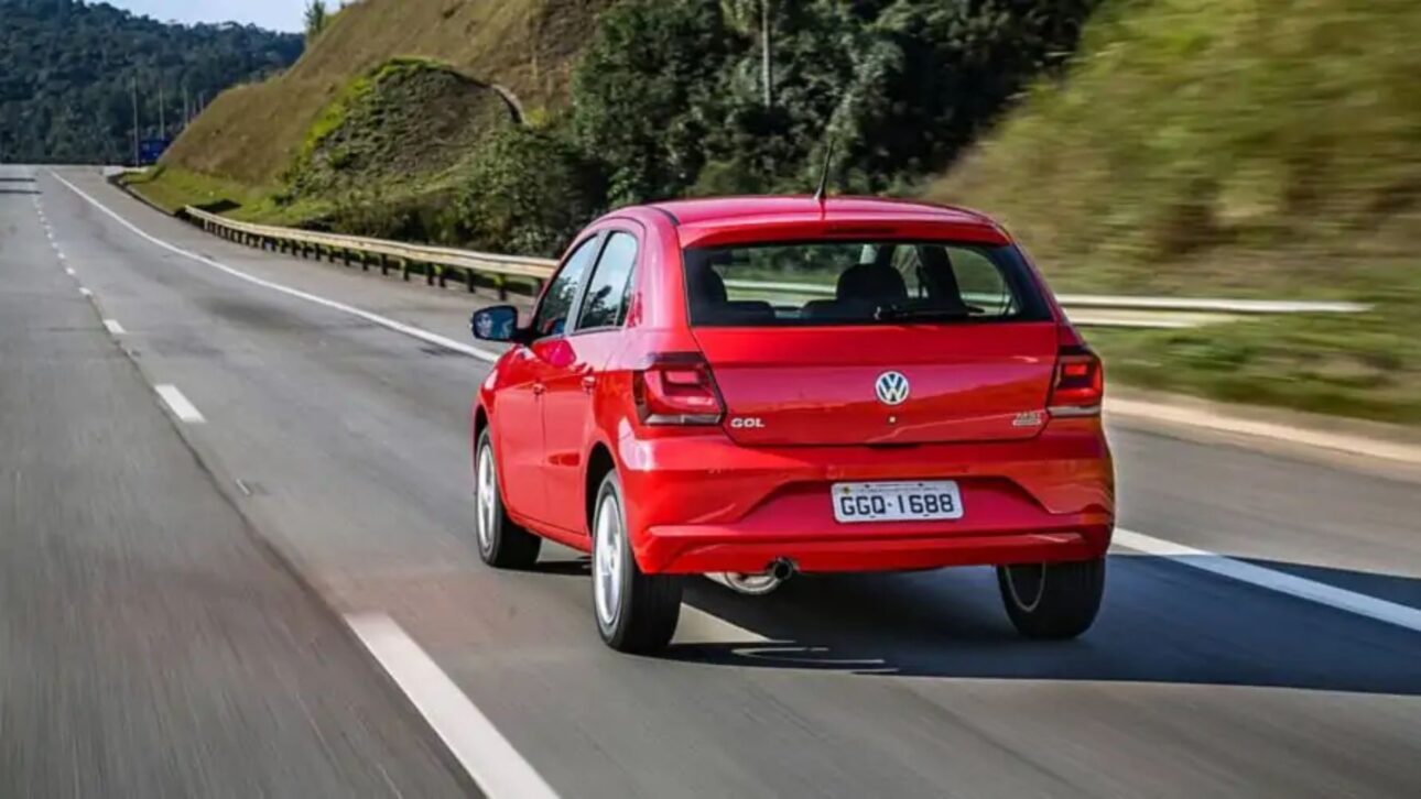 Conoce el Volkswagen Gol 1.6 automático 2019, hatch con motor 120 cv, cambio de seis marchas, consumo eficiente y autonomía de hasta 748 km.