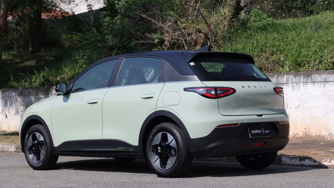 Geely EX2 llega a Brasil con 289 km de autonomía, motor de 116 cv y central de 14,6”, listo para competir con BYD y Toyota.