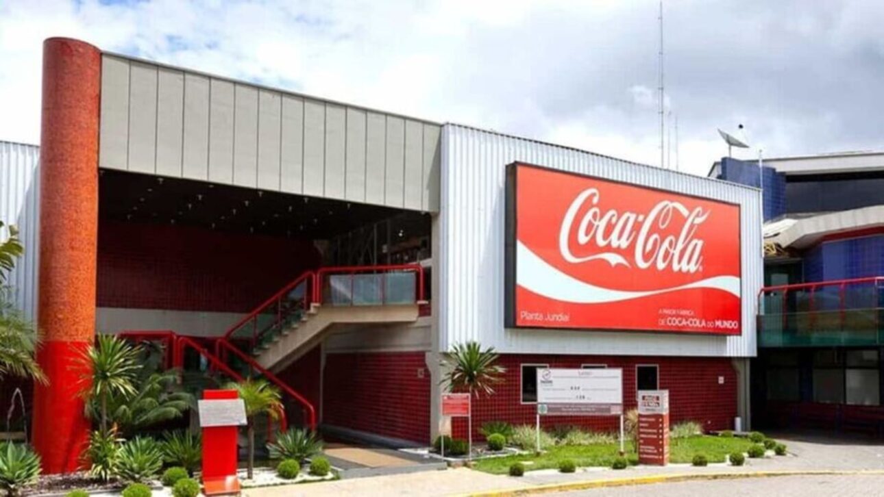Fachada de la futura unidad industrial de Coca-Cola en el interior de São Paulo muestra la disputa entre municipios por inversión de R$ 1 mil millones. (Imagen: Divulgación/Coca-Cola Brasil)