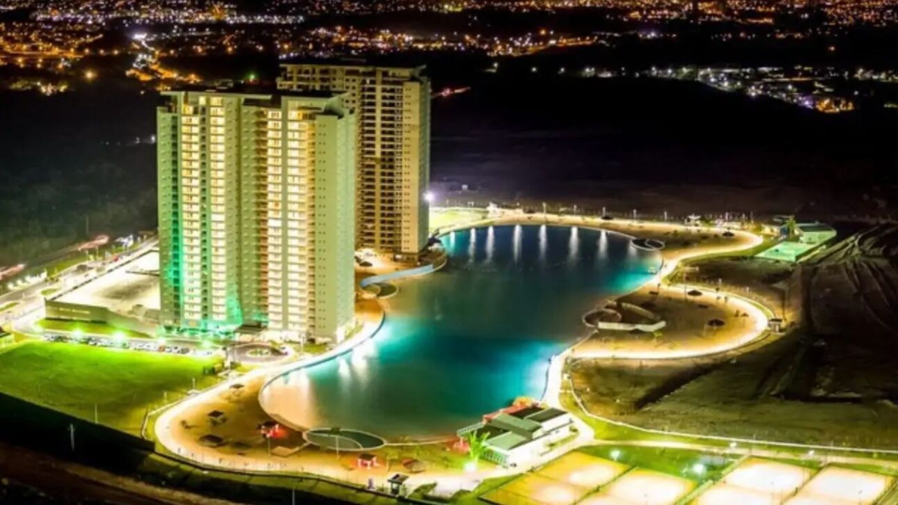 Piscina gigante de Cuiabá tem 20 mil m², 47 milhões de litros e praia artificial. Veja detalhes da tecnologia, estrutura e comparações internacionais.