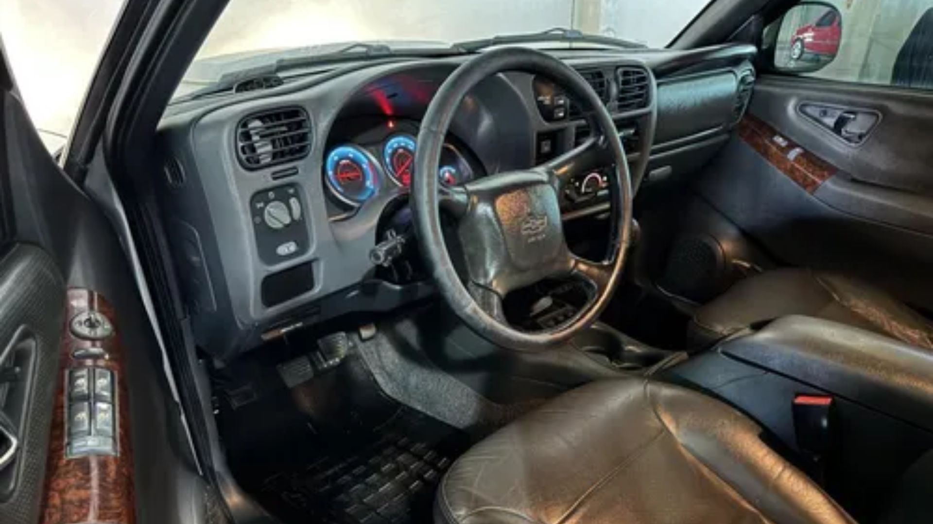 Picapes médias usadas a diesel por até R$ 45 mil, com dados de consumo, carga útil e motores para quem busca veículos de trabalho.