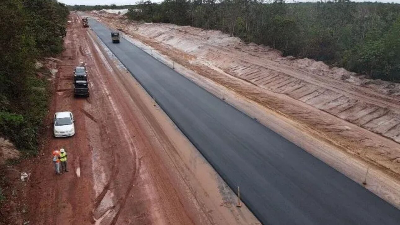 Puente sobre el río Tacutu entre Lethem (Guyana) y Bonfim (Brasil), parte de la ruta que reduce el tiempo de transporte.” (Imagen: Klima Naturali)