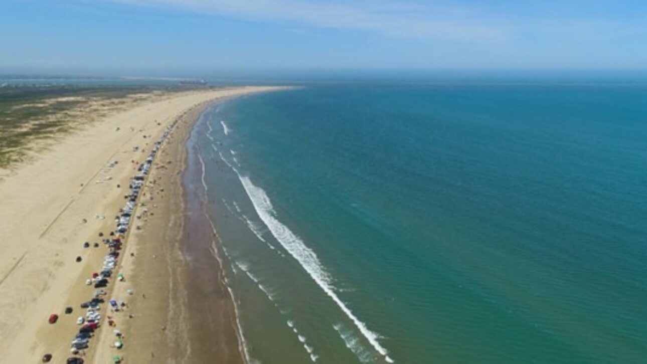 Fenómeno en la Playa de Cassino intriga a residentes: objetos desaparecen en el mar y reaparecen días después, según especialistas de la región.