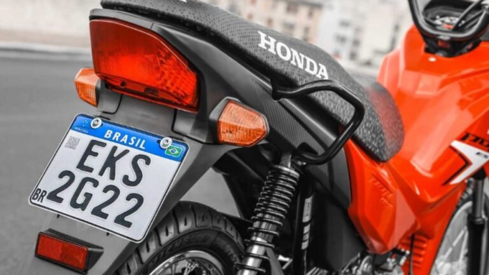 Conheça a Honda Pop 110i ES 2026: peso de 87 kg, consumo de quase 50 km/l e preço de R$ 10.080 para uso urbano prático.