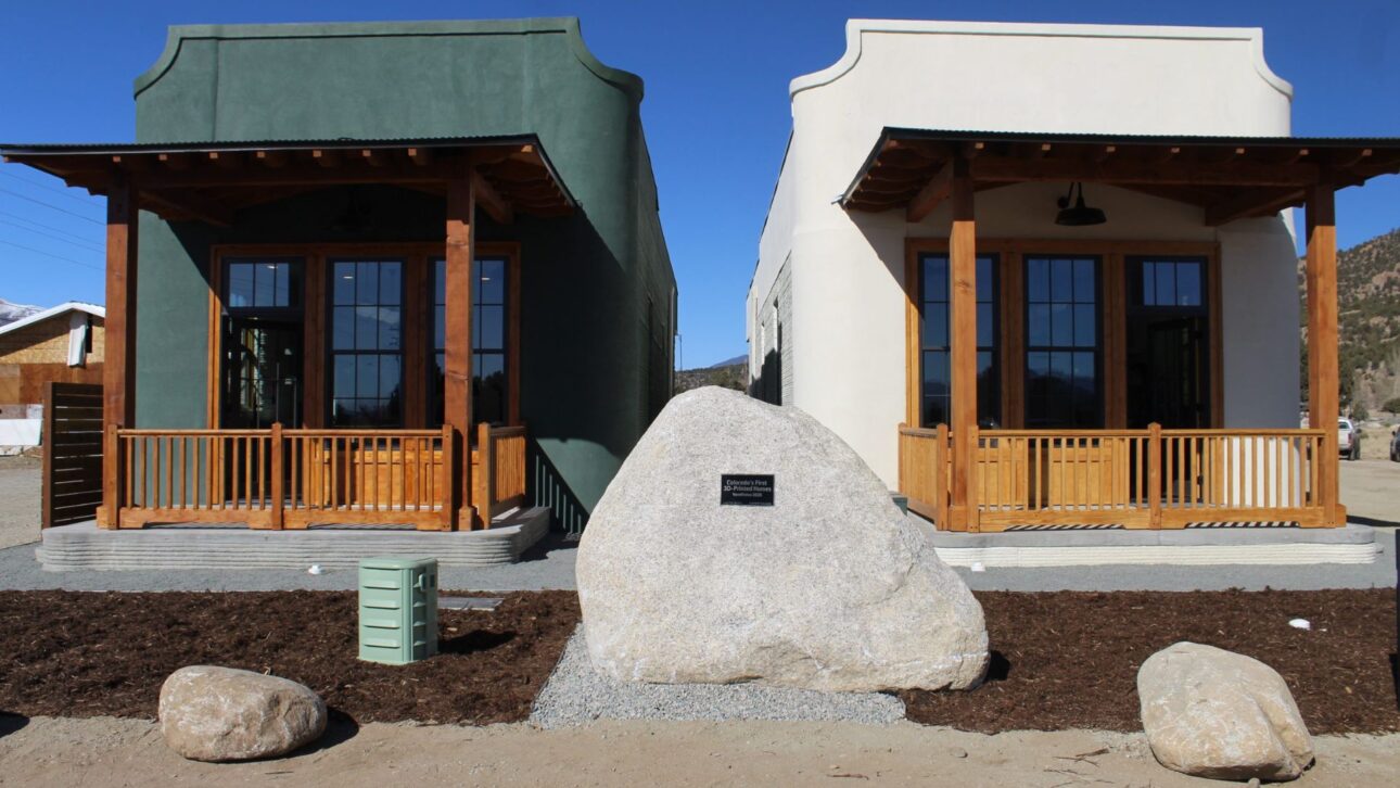 Casa impressa em 3D pela VeroTouch em Colorado com paredes de concreto e telhado metálico, exemplo de moradia inovadora e acessível. (Imagem: VeroTouch)