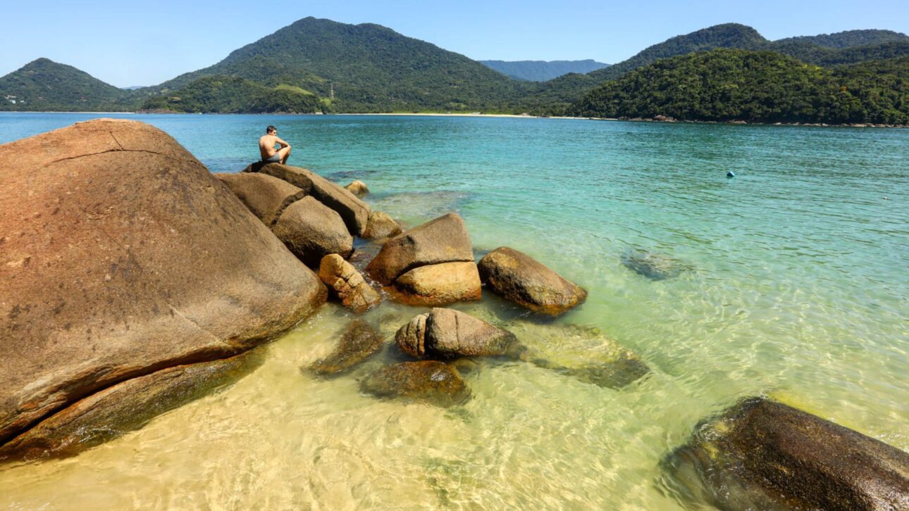 Ubatuba en el litoral norte de SP es elegida la mejor playa del Sudeste, con más de 100 zonas de arena, islas de aguas cristalinas y turismo sostenible.