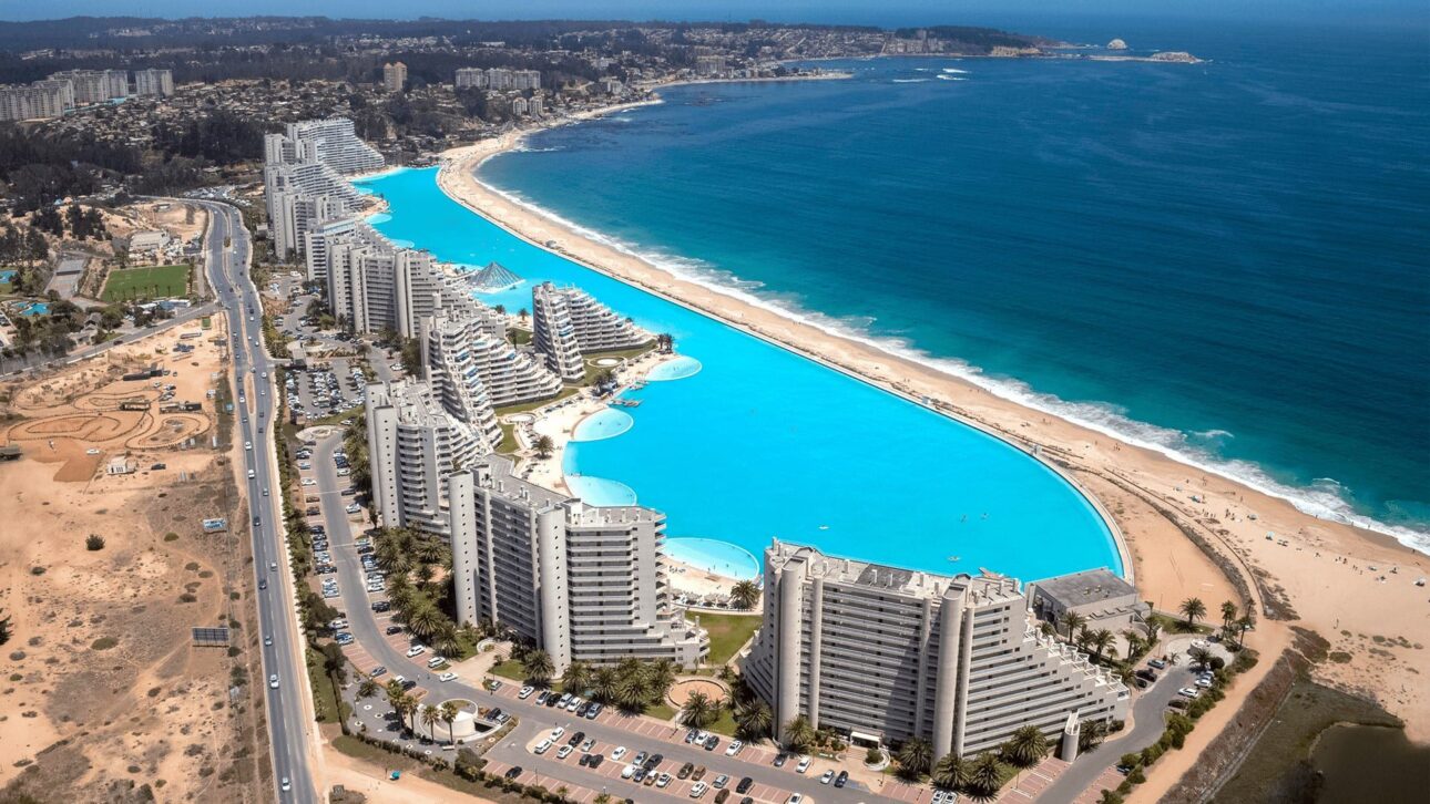 Descubre cómo la laguna artificial de 80 mil m² en el resort chileno San Alfonso del Mar se convirtió en récord mundial y está a cerca de 5 h de São Paulo.