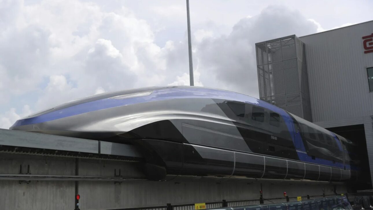 China testa trem maglev de até 1000 km/h com túnel de baixa pressão. Tecnologia visa reduzir viagens entre países para cerca de 60 minutos.