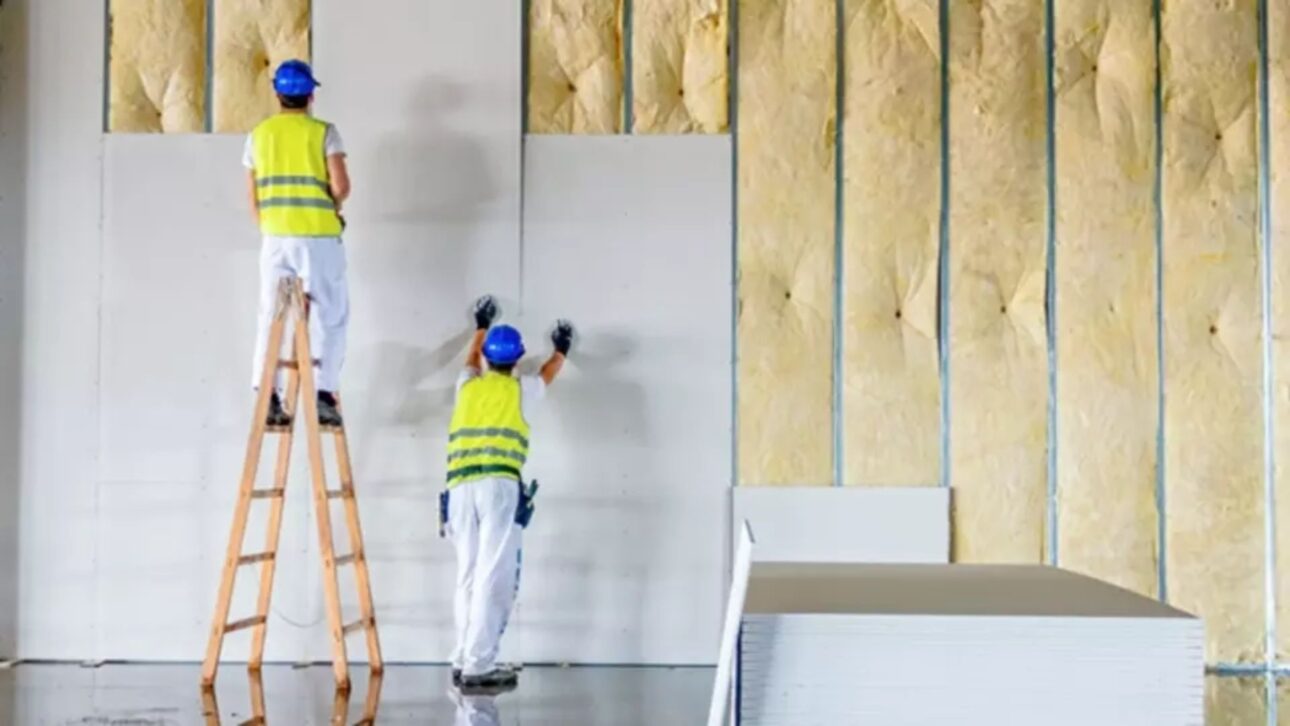 Comparación real entre drywall y albañería de ladrillo revela diferencias de costo, productividad, escombros y rendimiento acústico en obras brasileñas.