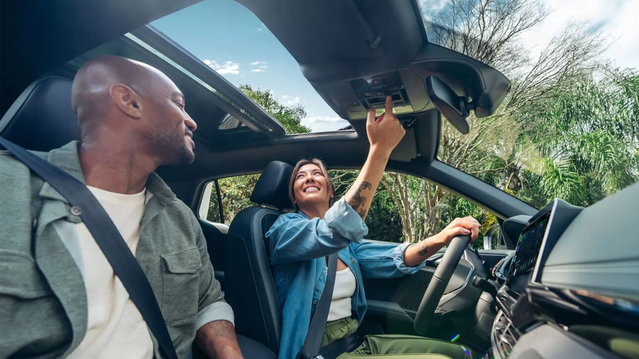 T-Cross 2026 llega con cinco versiones, motor turbo, precios actualizados y maletero modulable, manteniendo liderazgo entre los SUVs compactos de Brasil.