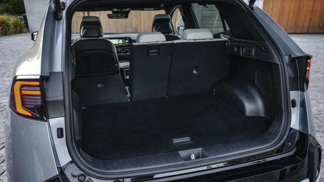 Sportage 2026 llega a Brasil con visual renovado, interior tecnológico y motor híbrido. SUV medio combina desempeño, espacio y eficiencia.