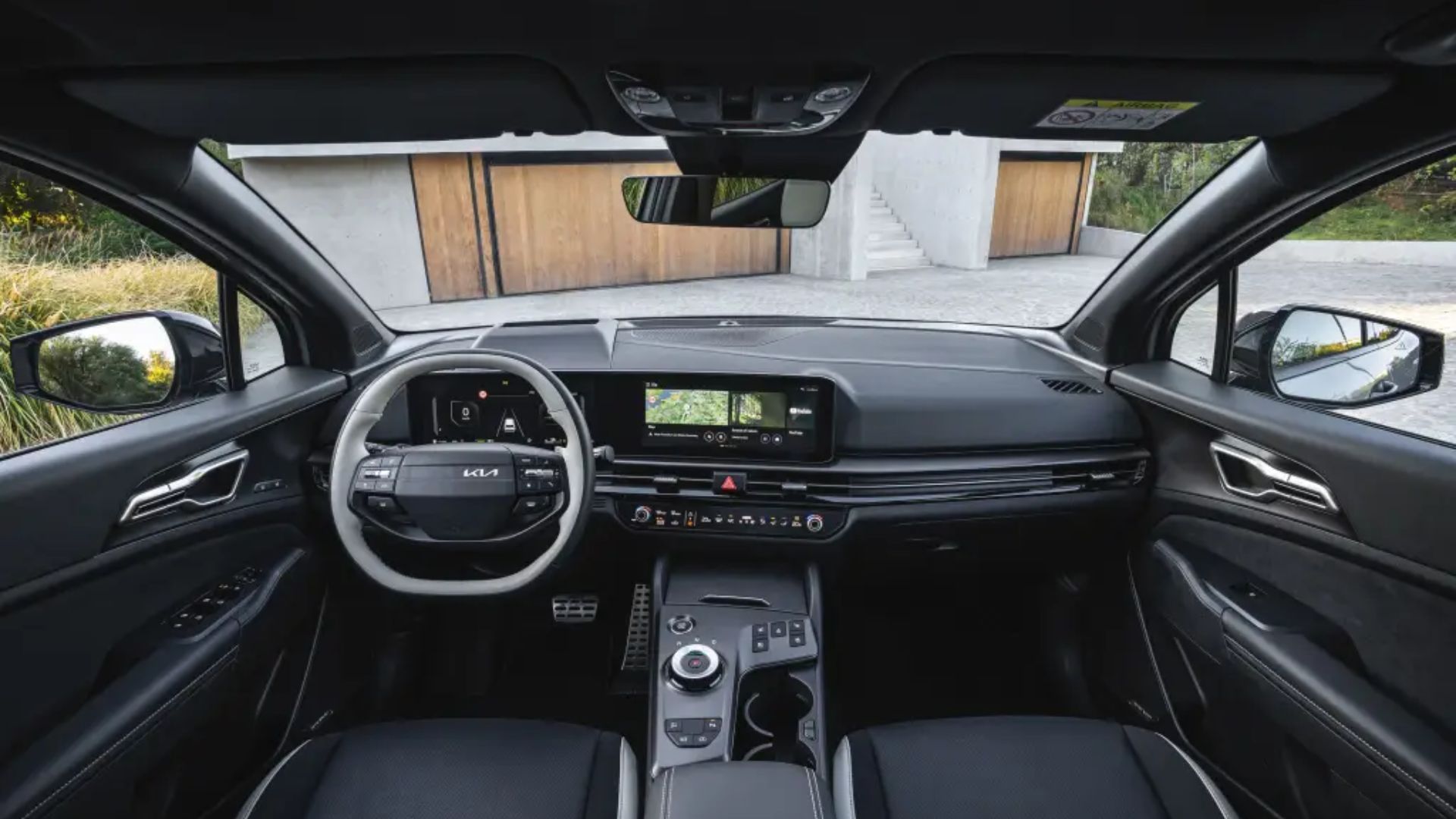 Sportage 2026 chega ao Brasil com visual renovado, interior tecnológico e motor híbrido. SUV médio combina desempenho, espaço e eficiência.