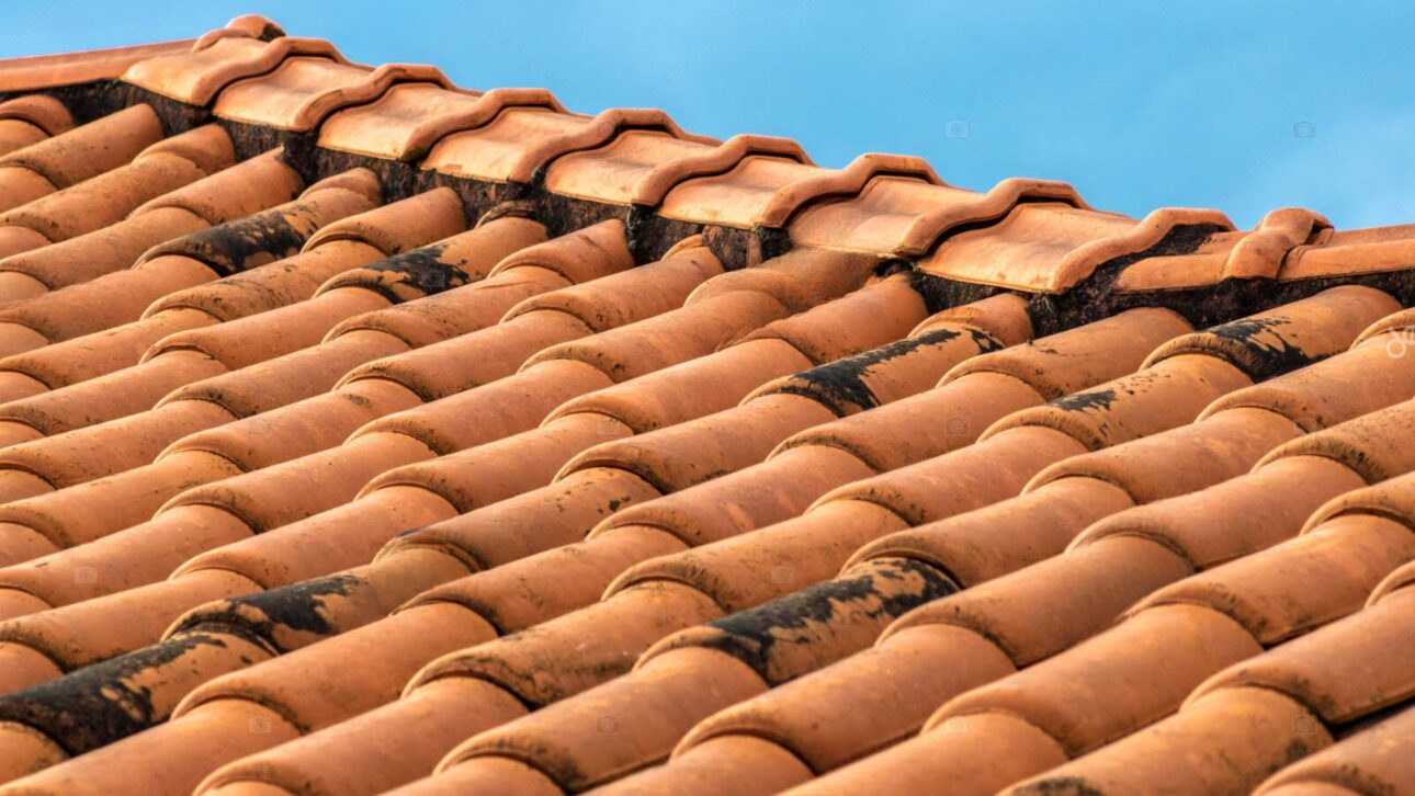 Comparación real entre teja de barro y fibrocemento, con costos, estructura necesaria, peso, desempeño térmico e impacto en el presupuesto de la obra.