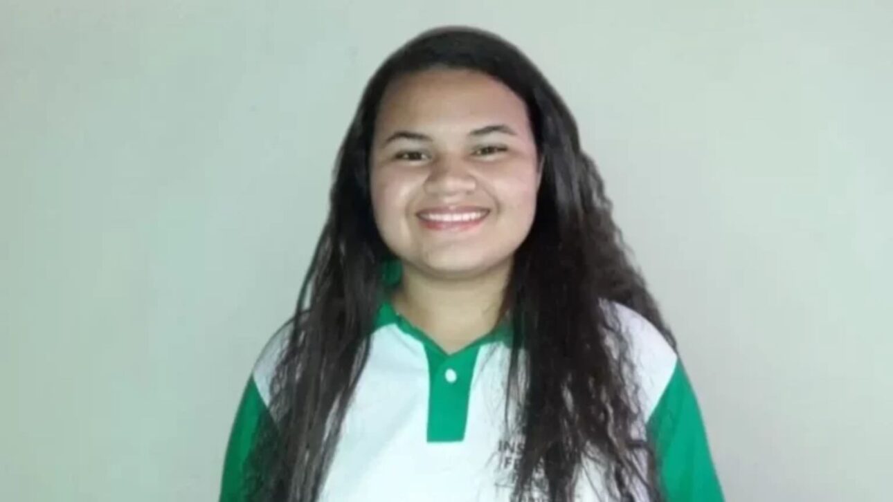 Joven paraibana aprobada en siete universidades de EE.UU. tras autodidactismo e inglés gratuito en el sertão de Paraíba. (Imagen: archivo personal)