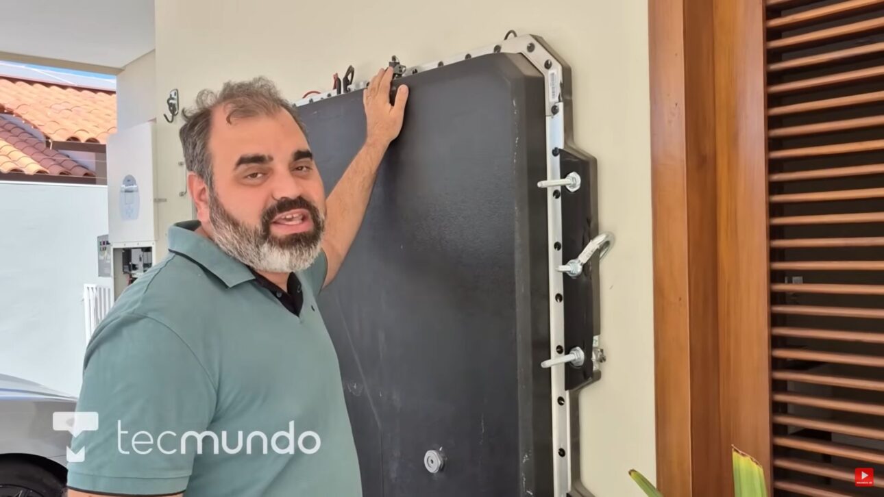 Reaprovechamiento de batería de BYD crea sistema solar off-grid que abastece casa y recarga carro eléctrico en Piauí. (Imagen: youtube TecMundo)