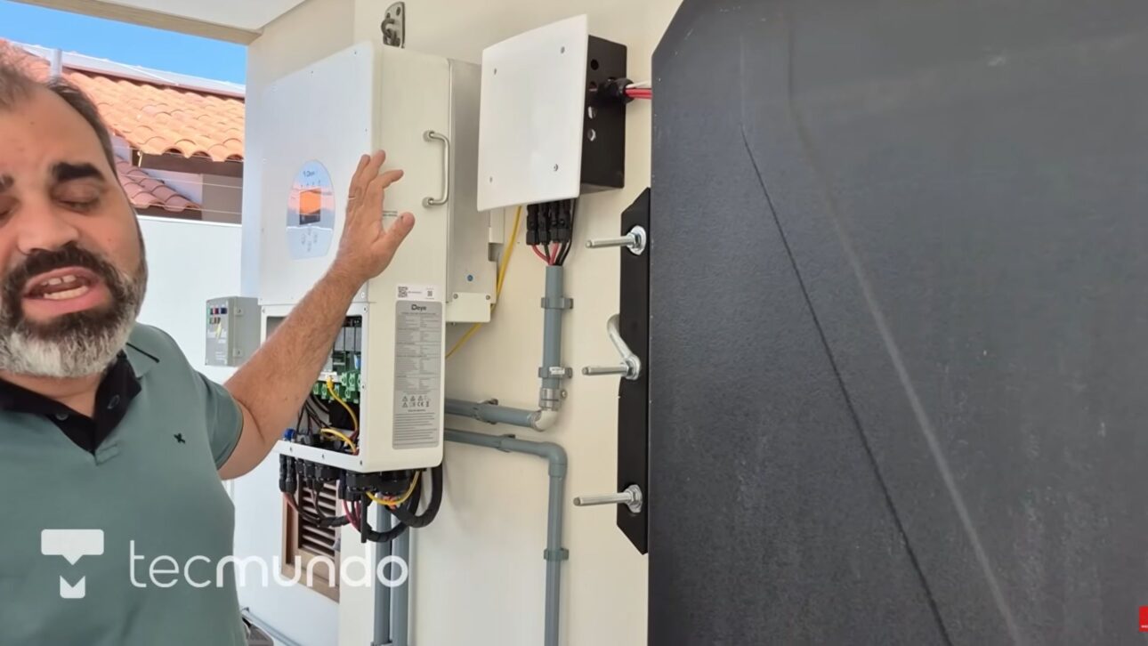 Reaprovechamento de bateria da BYD cria sistema solar off-grid que abastece casa e recarrega carro elétrico no Piauí. (Imagen: youtube TecMundo)