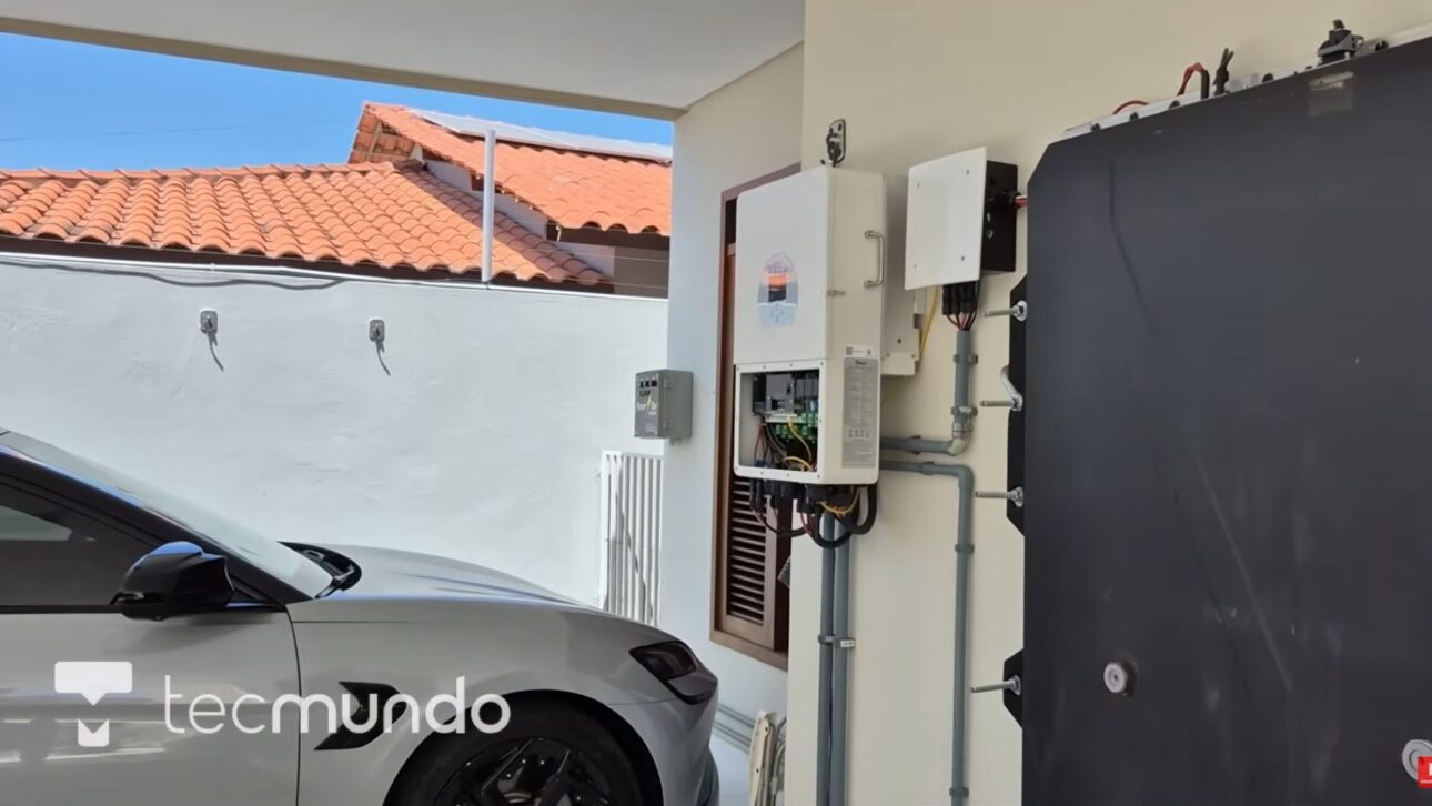 Reaprovechamento de bateria da BYD cria sistema solar off-grid que abastece casa e recarrega carro elétrico no Piauí. (Imagen: youtube TecMundo)