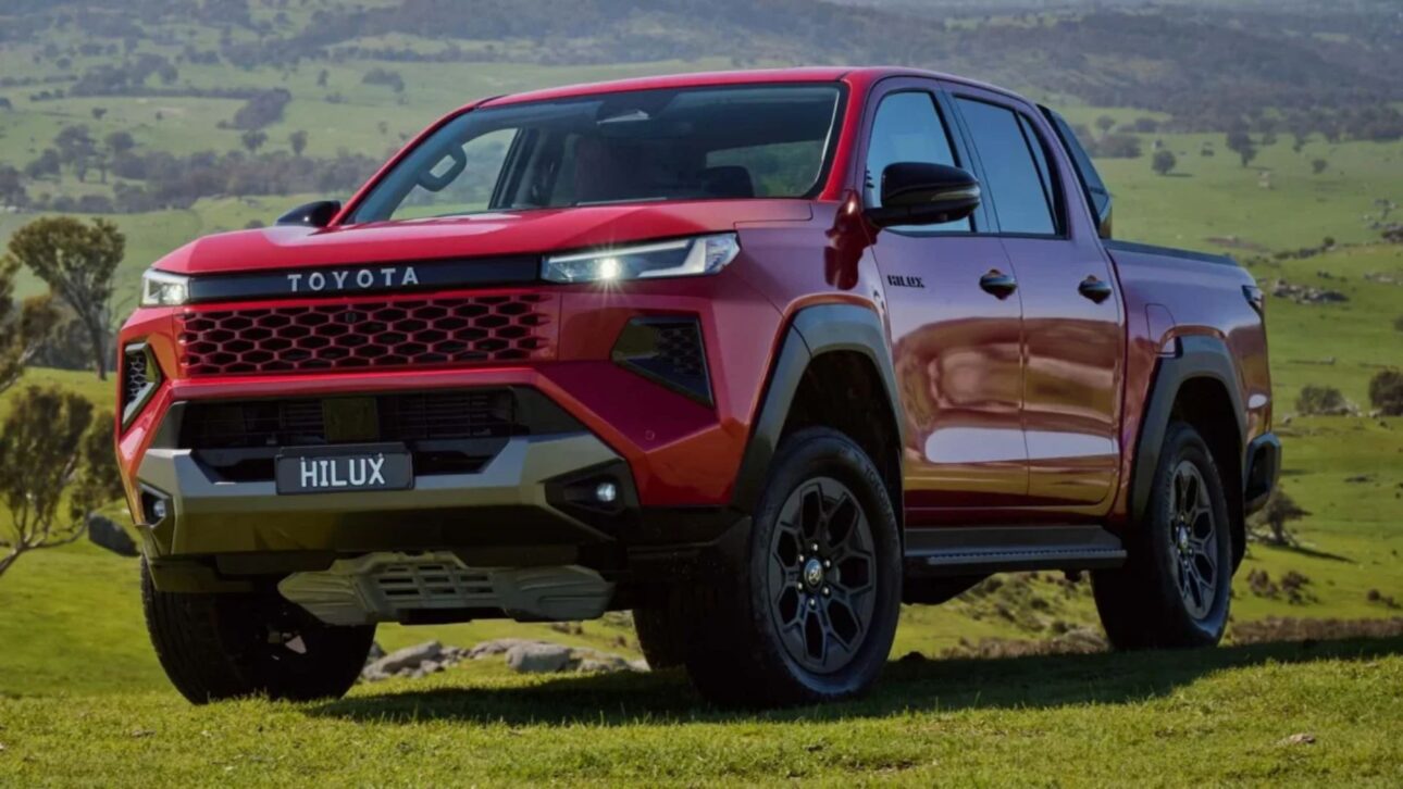 Nueva Toyota Hilux 2026 llega a Brasil con diseño de la Tacoma, interior del Land Cruiser y versiones electrificadas con autonomía superior a 300 km.