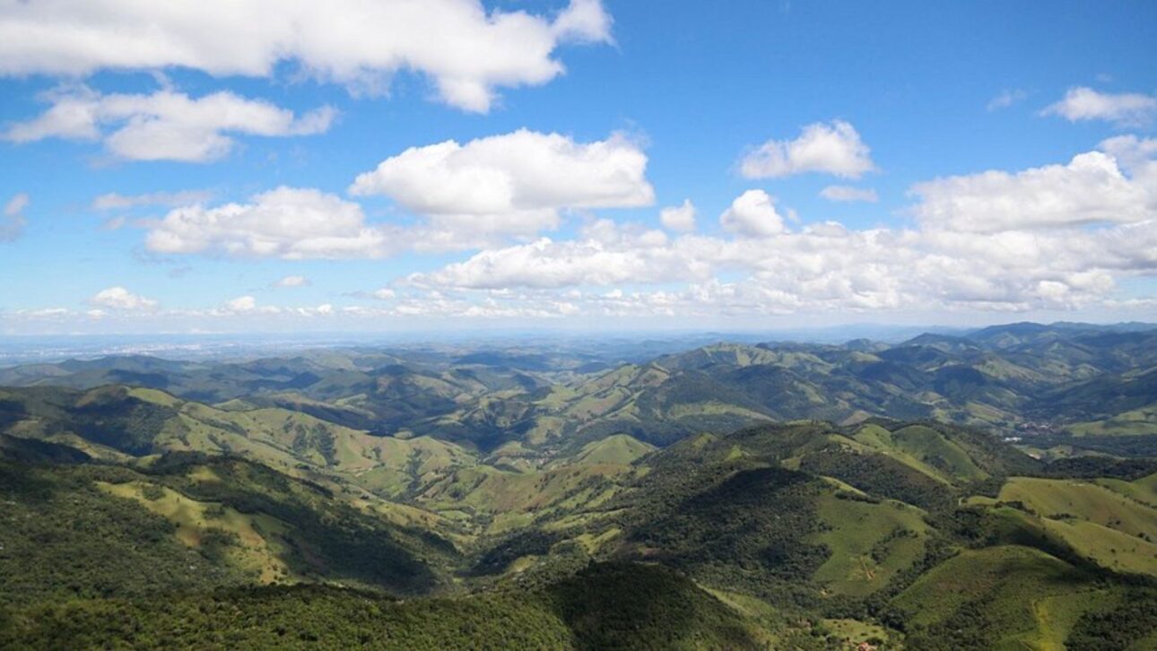 São Francisco Xavier se destaca como refugio ecológico en la Mantiqueira, con senderos, miradores, clima de villa y fuerte valorización inmobiliária.
