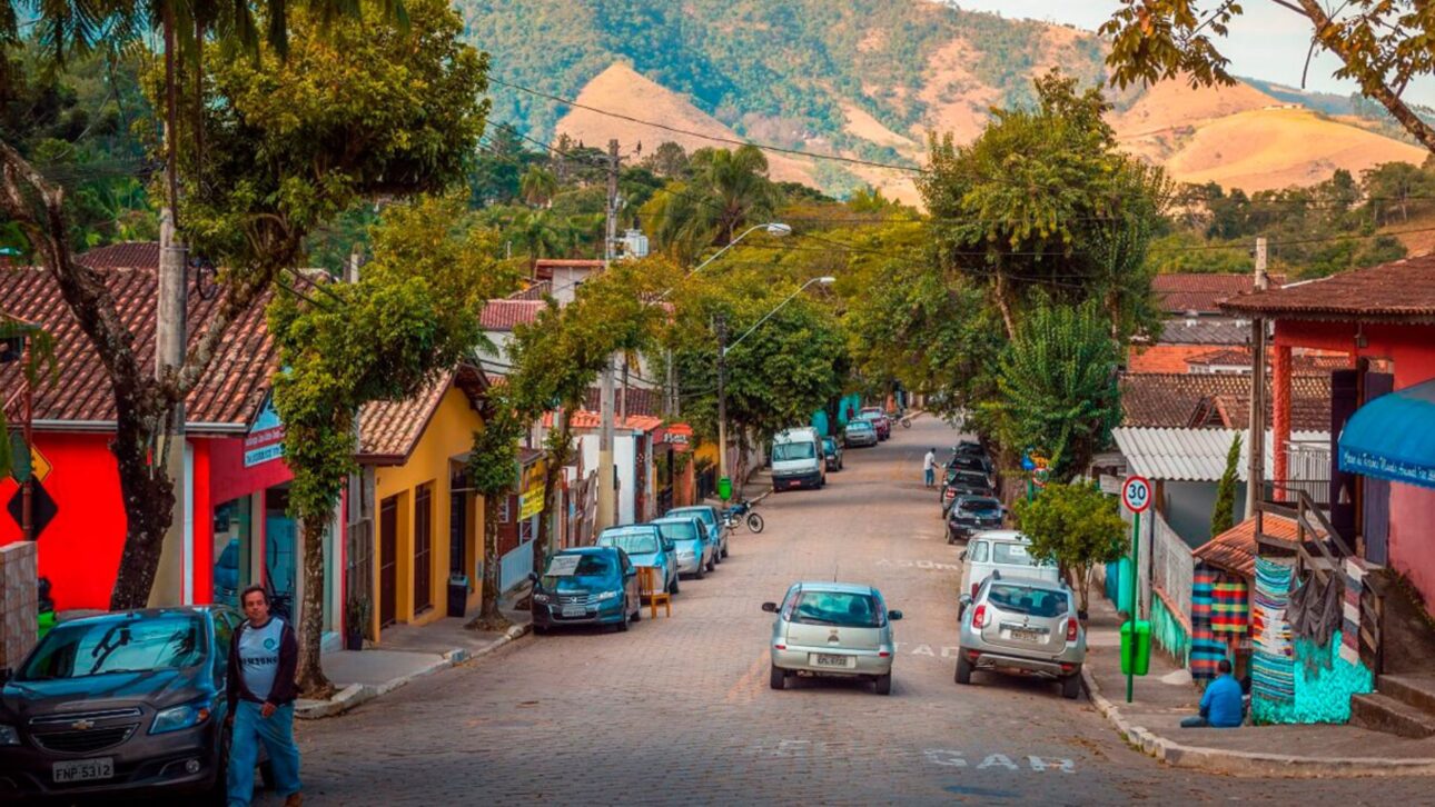 São Francisco Xavier se destaca como refugio ecológico en la Mantiqueira, con senderos, miradores, clima de villa y fuerte valorización inmobiliaria.