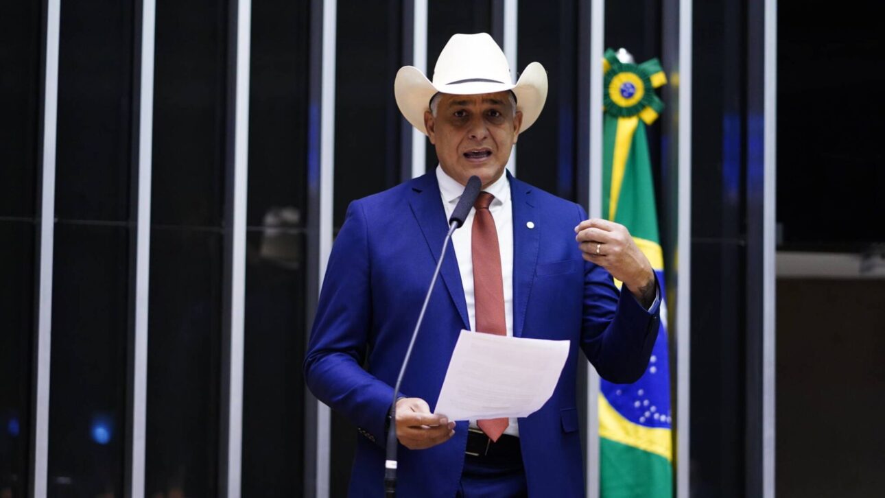 Proyecto crea LNC exclusiva para coches automáticos, con clases y examen específicos, y reglas para conversión a cambio manual.