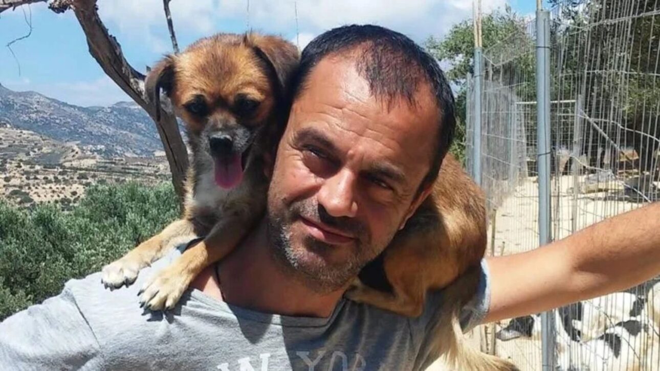 Un morador de Creta vendió sus bienes, invirtió sus ahorros y transformó un vertedero en refugio que hoy acoge a cientos de perros y gatos abandonados.