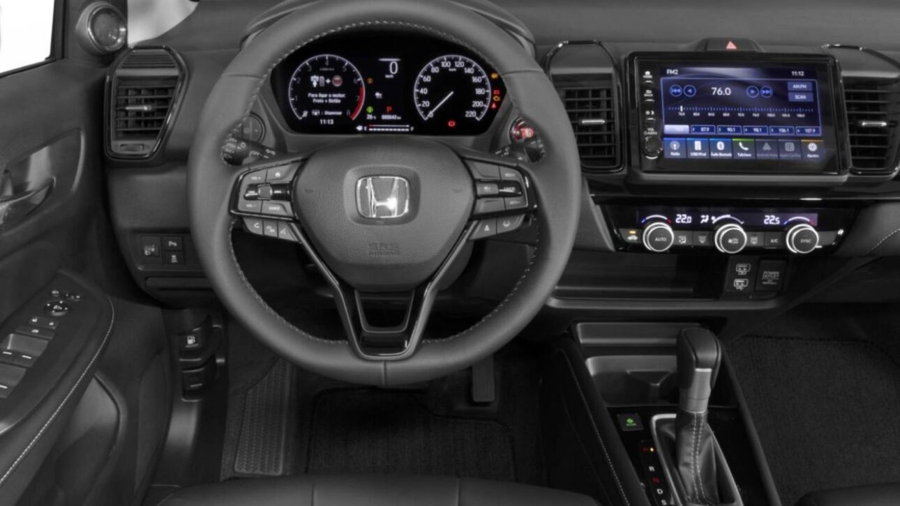 El Honda City 2026 mantiene el enfoque en confort, consumo eficiente y buen espacio, pero aún enfrenta críticas sobre rendimiento, tanque pequeño y neumático de repuesto temporal.