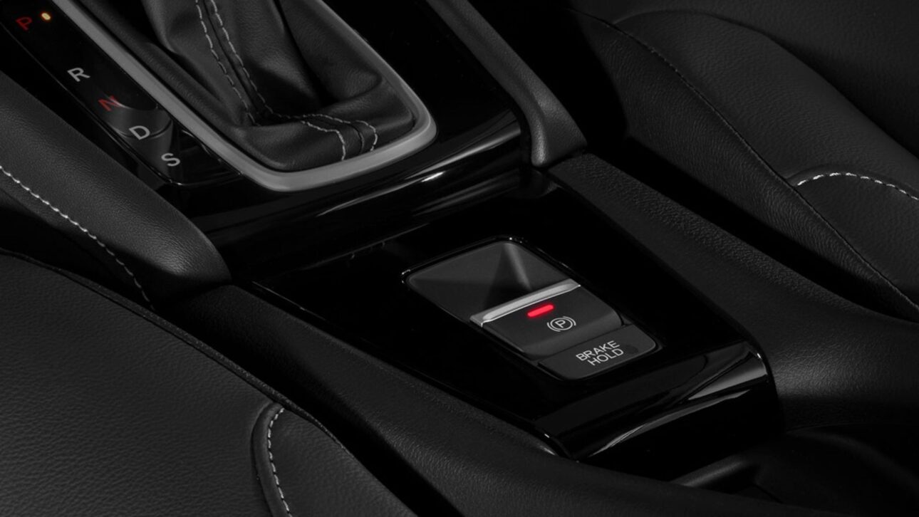 El Honda City 2026 mantiene el enfoque en confort, consumo eficiente y buen espacio, pero aún enfrenta críticas sobre rendimiento, tanque pequeño y neumático de repuesto temporal.