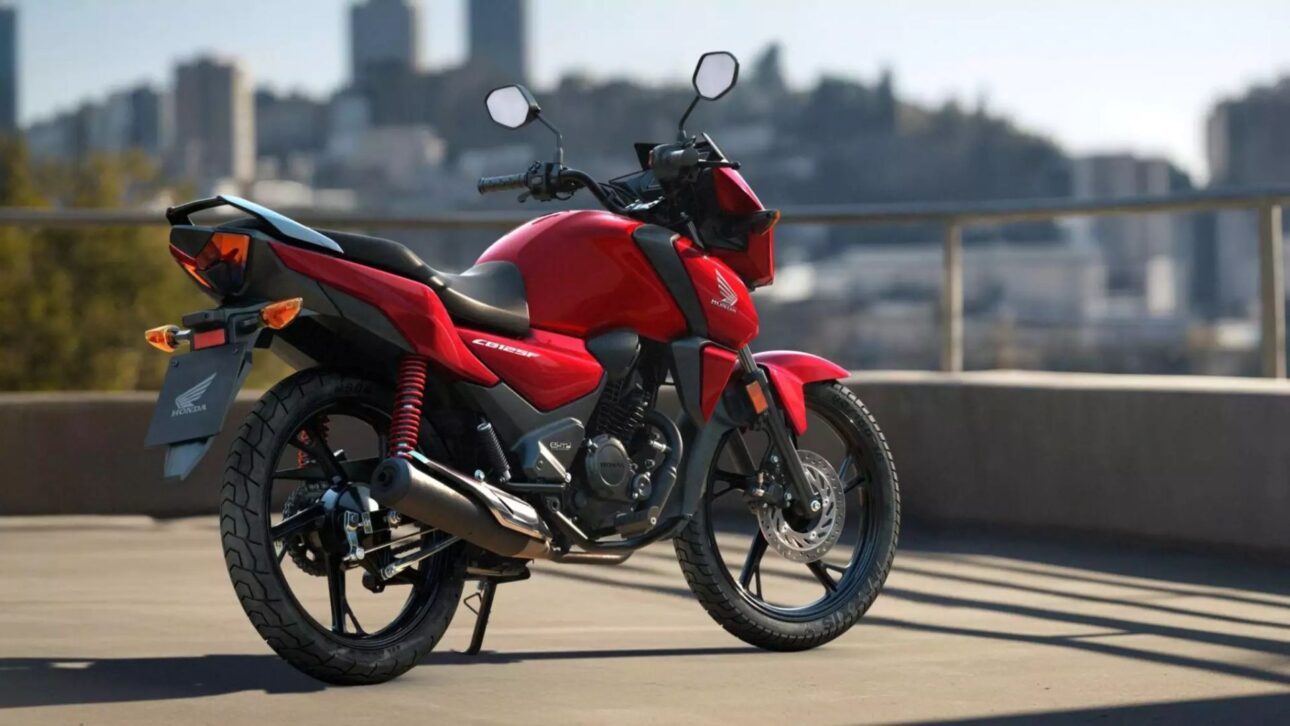 Nueva Honda CB125F 2026 entrega consumo de hasta 66,7 km/l, autonomía de más de 700 km, panel TFT, iluminación full LED e Idling Stop inédita en motos manuales.