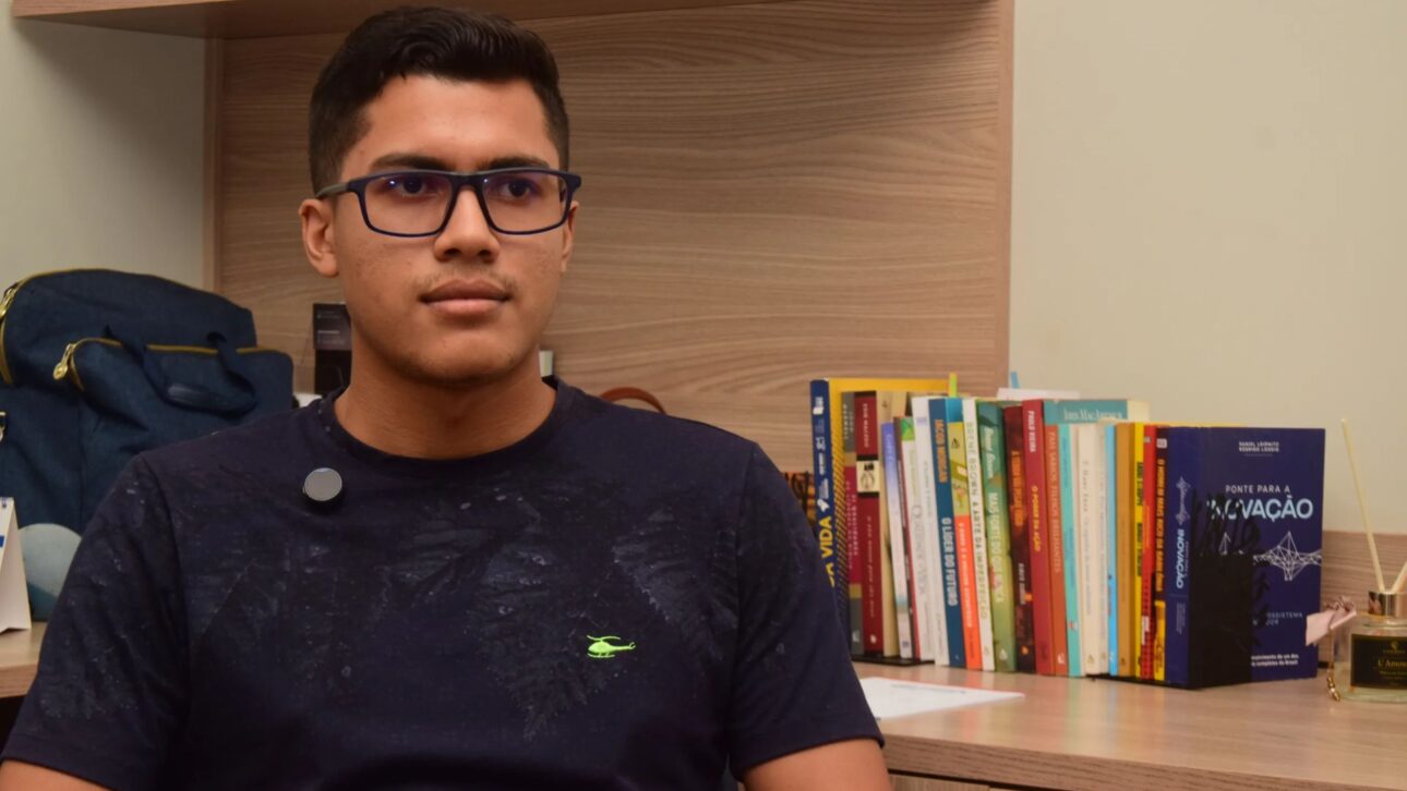 Joven de 18 años, ex-albañil de Roraima, conquista el 1er lugar en el concurso más concurrido del TJRR tras dos años de estudio en línea.