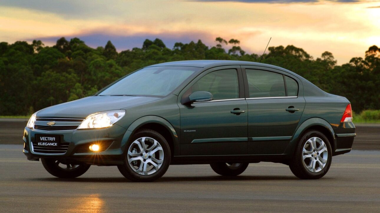 Chevrolet Vectra — Sedán robusto y espacioso, conocido por la mantenimiento simple y buen costo-beneficio (Imagen: reproducción)