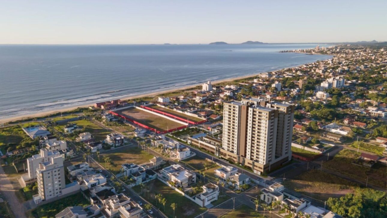 El ensanchamiento de 7,5 km de la playa de Itapoá usa 6 millones de m³ de arena de la dragado de la Babitonga y cambia la orla mientras los puertos amplían su operación.