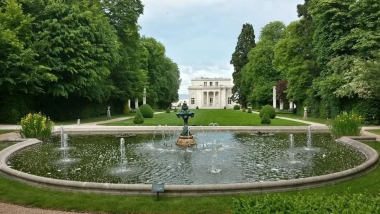 El multimillonario Xavier Niel compra el palacio de 1770 relacionado con Madame du Barry por R$ 242 millones, con vista a la Torre Eiffel y jardines históricos.