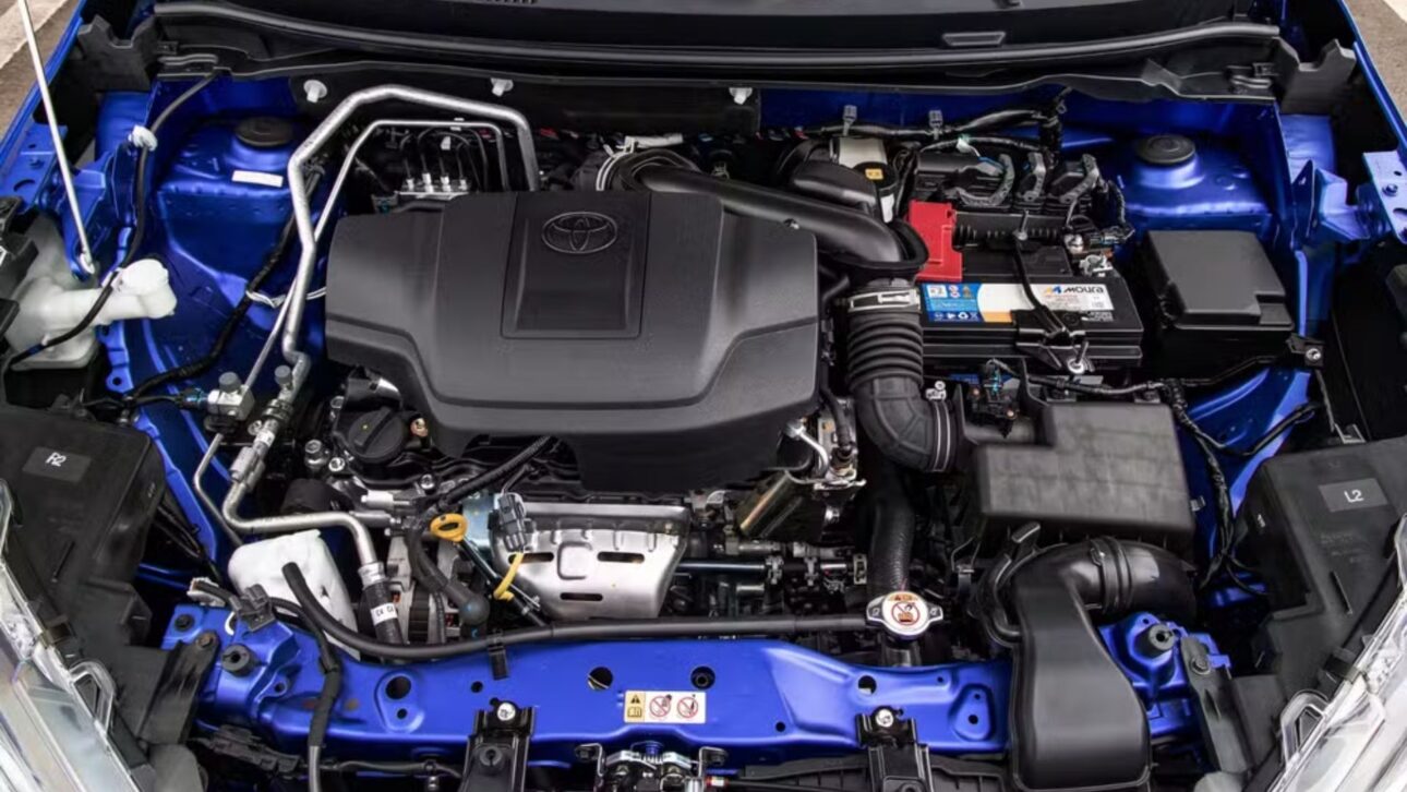 Nueva versión más barata del Toyota Yaris Cross debe tener motor 1.5 flex, consumo eficiente, menos equipamientos y precio estimado próximo de R$ 150 mil.