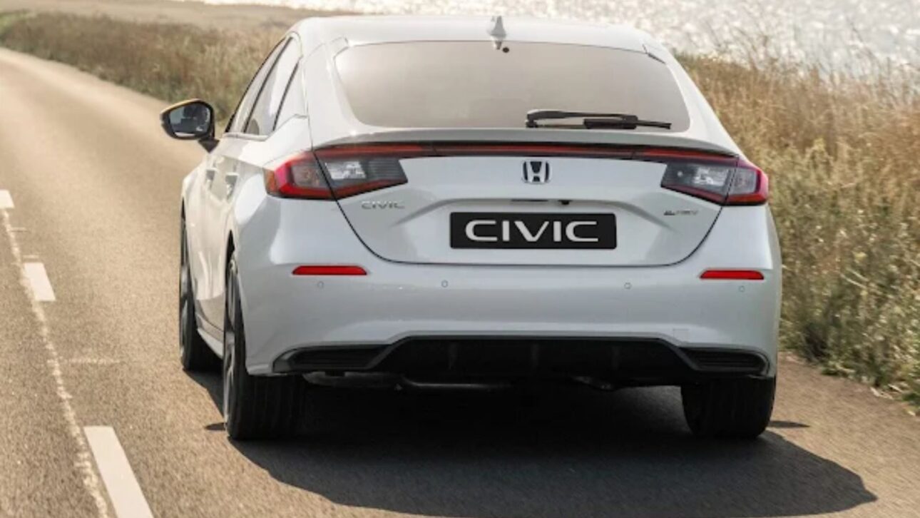El Honda Civic 2026 debuta en Europa con diseño renovado, interior mejorado, faros 100% LED y precio equivalente a R$ 253 mil.