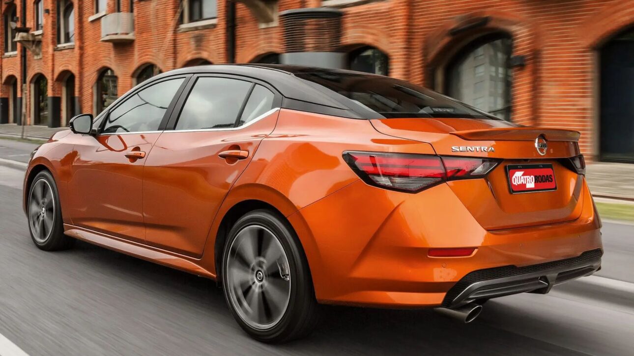 Nissan Sentra 2.0 CVT en el rango de R$ 77 mil reúne conforto, buen consumo y espacio. Vea los puntos fuertes y cuidados antes de comprar un seminuevo.