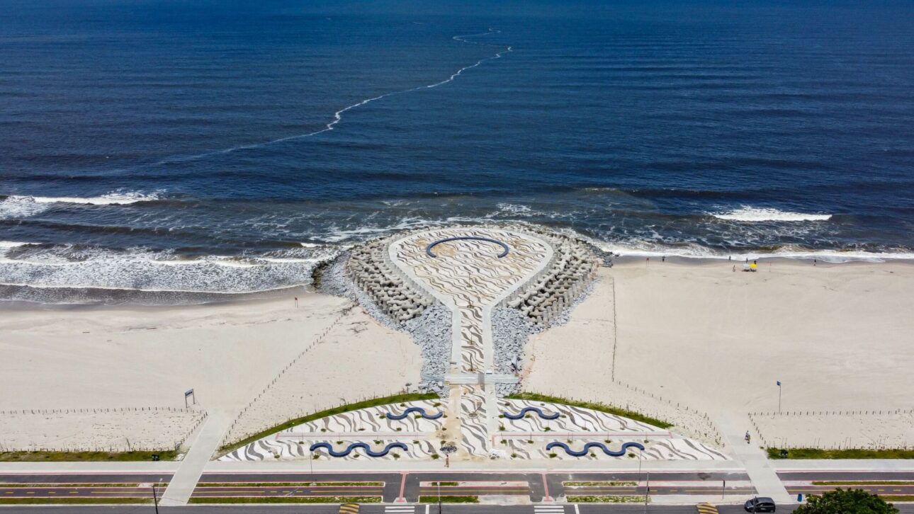 Revitalización de la orla de Matinhos en la costa de Paraná en 2025, con paseo, ciclovía y playa ampliada. (Imagen: Roberto Dziura Jr / AEN)