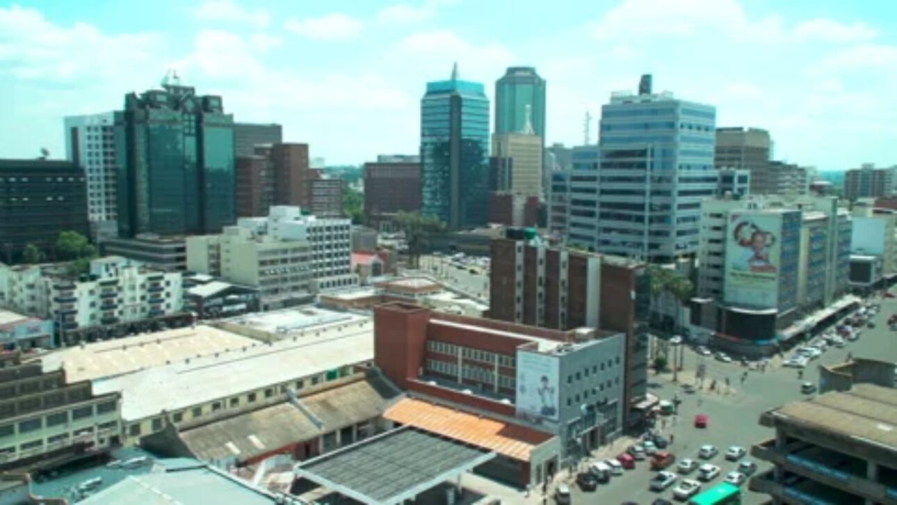 Vista aérea de la capital Harare, ilustrando la infraestructura urbana y contraste social en un país marcado por crisis económicas. (Imagen: Getty Images)