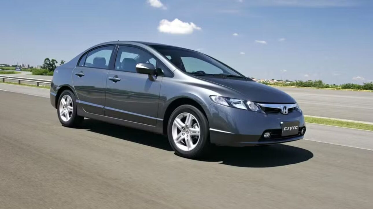 Civic LXL 1.8 2010: versión de la octava generación con motor 1.8 flex de hasta 140 cv y buena relación costo-beneficio en el mercado de usados (Imagen: divulgación)
