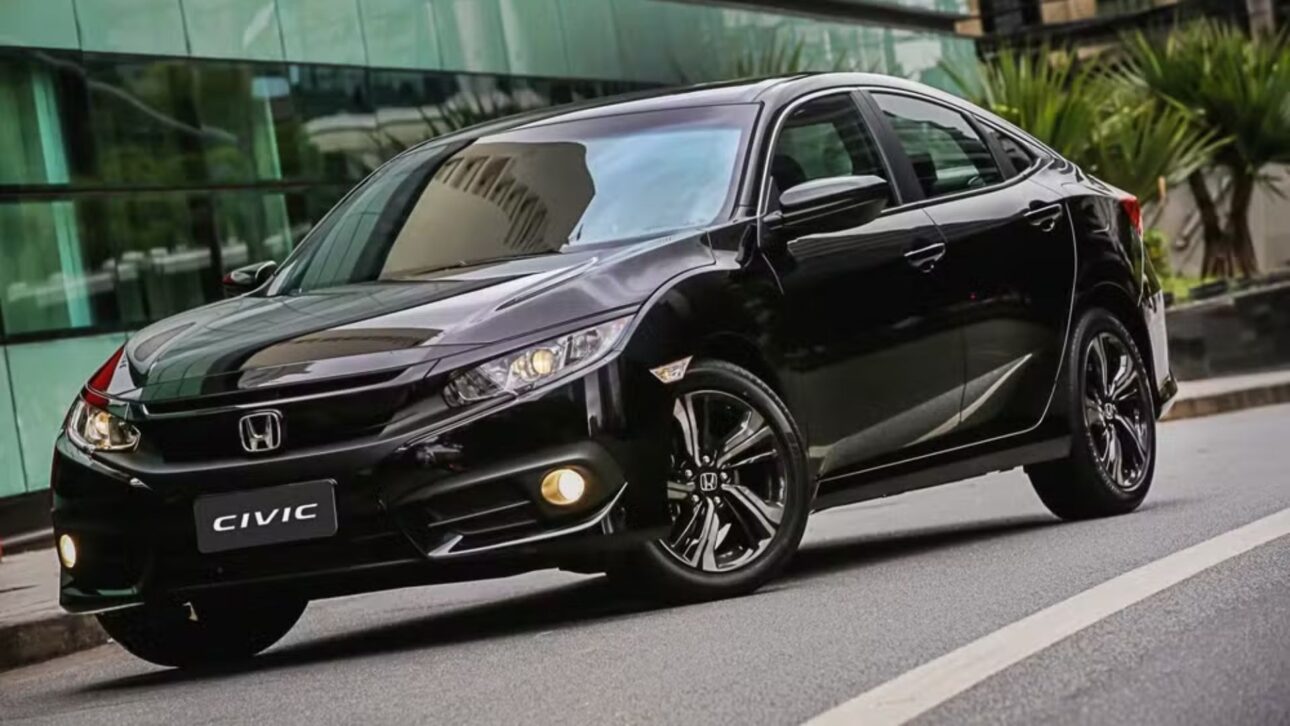 Civic Sport 2.0 2017: opción con visual deportivo y raras unidades con cambio manual de seis marchas (Imagen: divulgação)